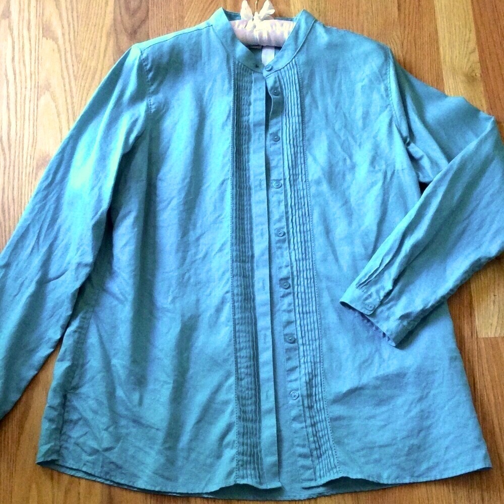 100% linen ⭐️ L.L.Bean ⭐️ subtle aqua blue/green ⭐️ pin tucked ⭐️ button up